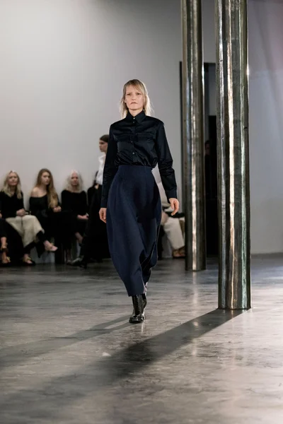 Look 24